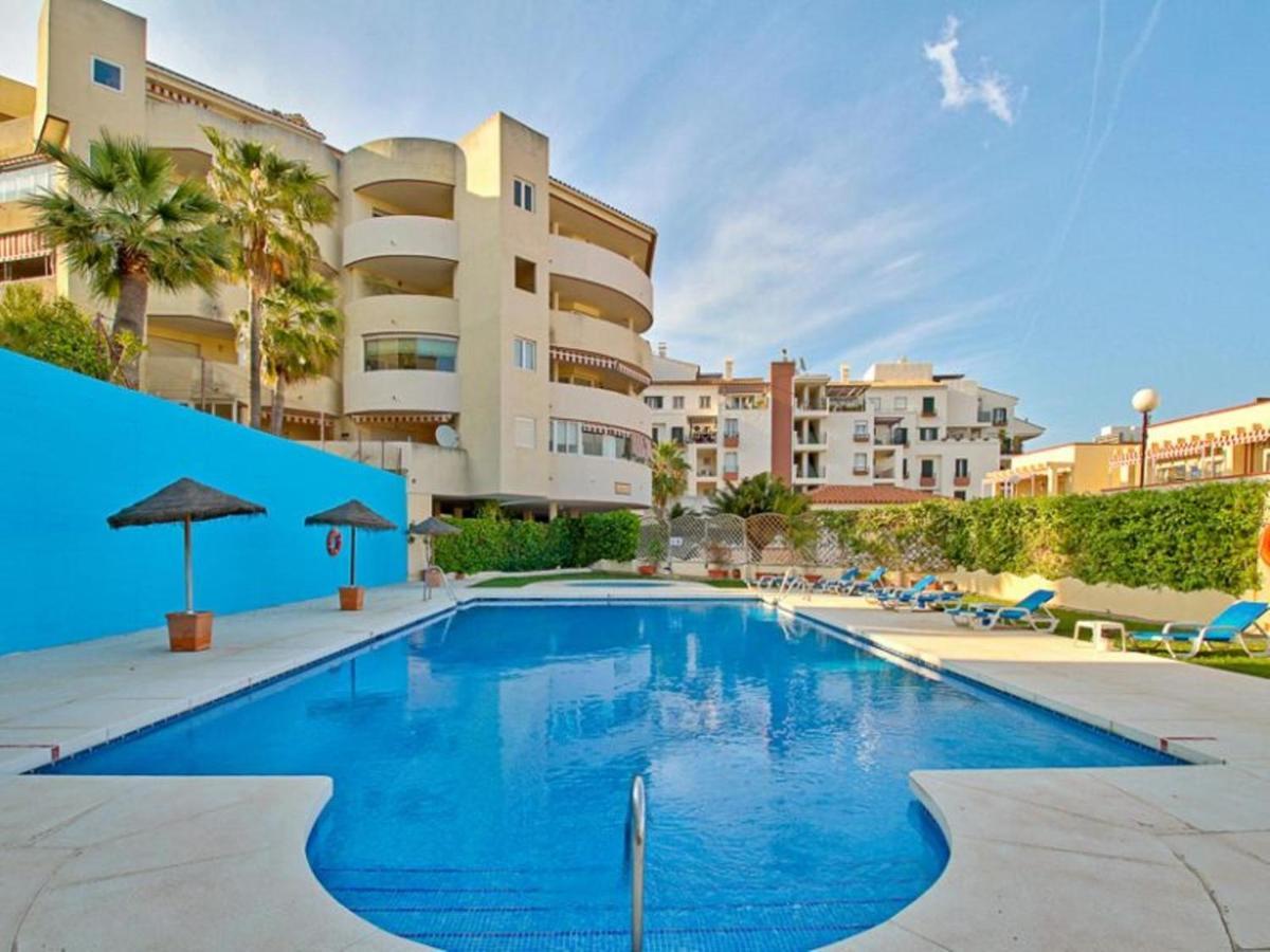 Chic Beachfront Flat With Amazing Sea Views And Private Indoor Parking بينالماذينا المظهر الخارجي الصورة