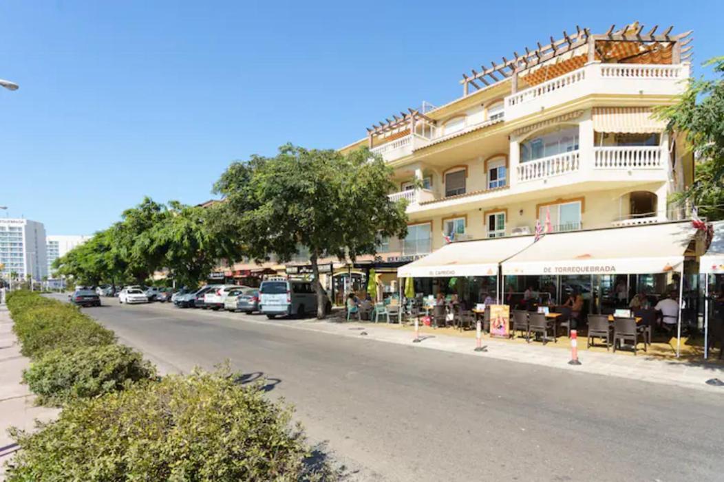 Chic Beachfront Flat With Amazing Sea Views And Private Indoor Parking بينالماذينا المظهر الخارجي الصورة