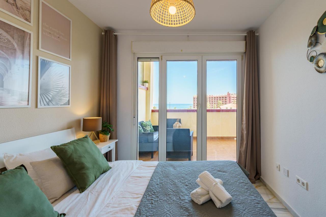 Chic Beachfront Flat With Amazing Sea Views And Private Indoor Parking بينالماذينا المظهر الخارجي الصورة