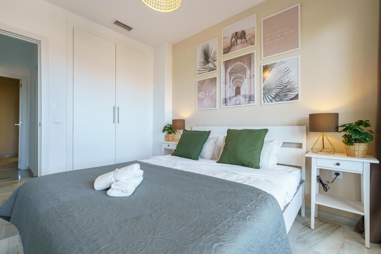 Chic Beachfront Flat With Amazing Sea Views And Private Indoor Parking بينالماذينا المظهر الخارجي الصورة