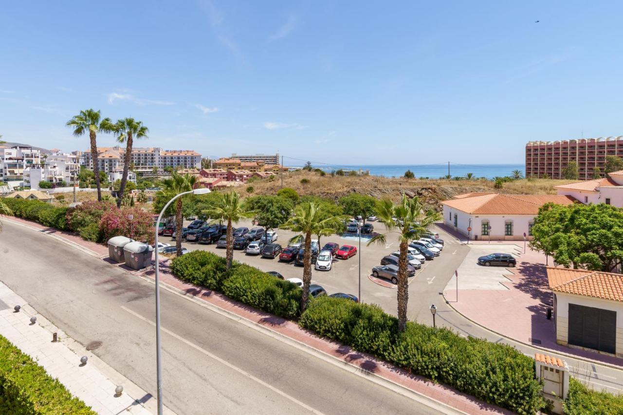 Chic Beachfront Flat With Amazing Sea Views And Private Indoor Parking بينالماذينا المظهر الخارجي الصورة