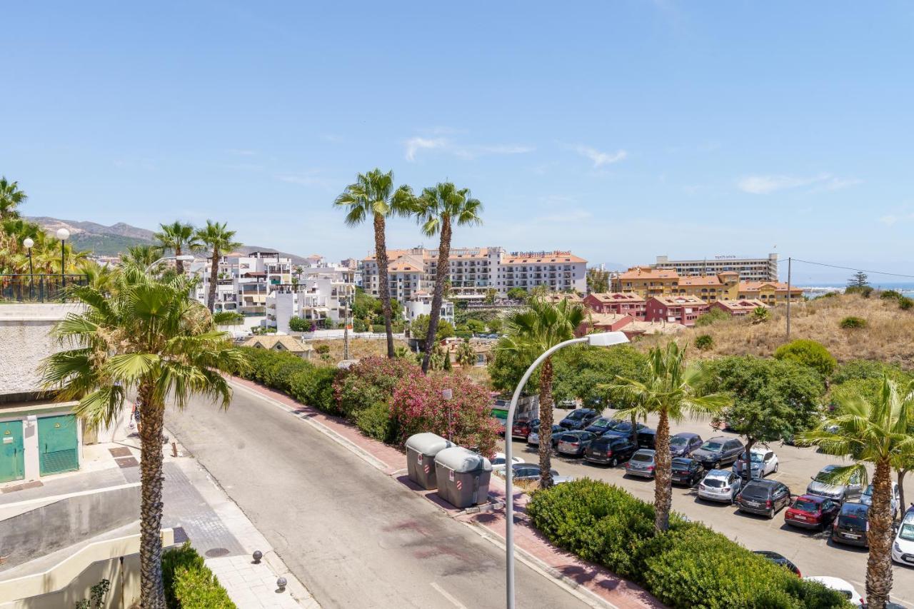 Chic Beachfront Flat With Amazing Sea Views And Private Indoor Parking بينالماذينا المظهر الخارجي الصورة