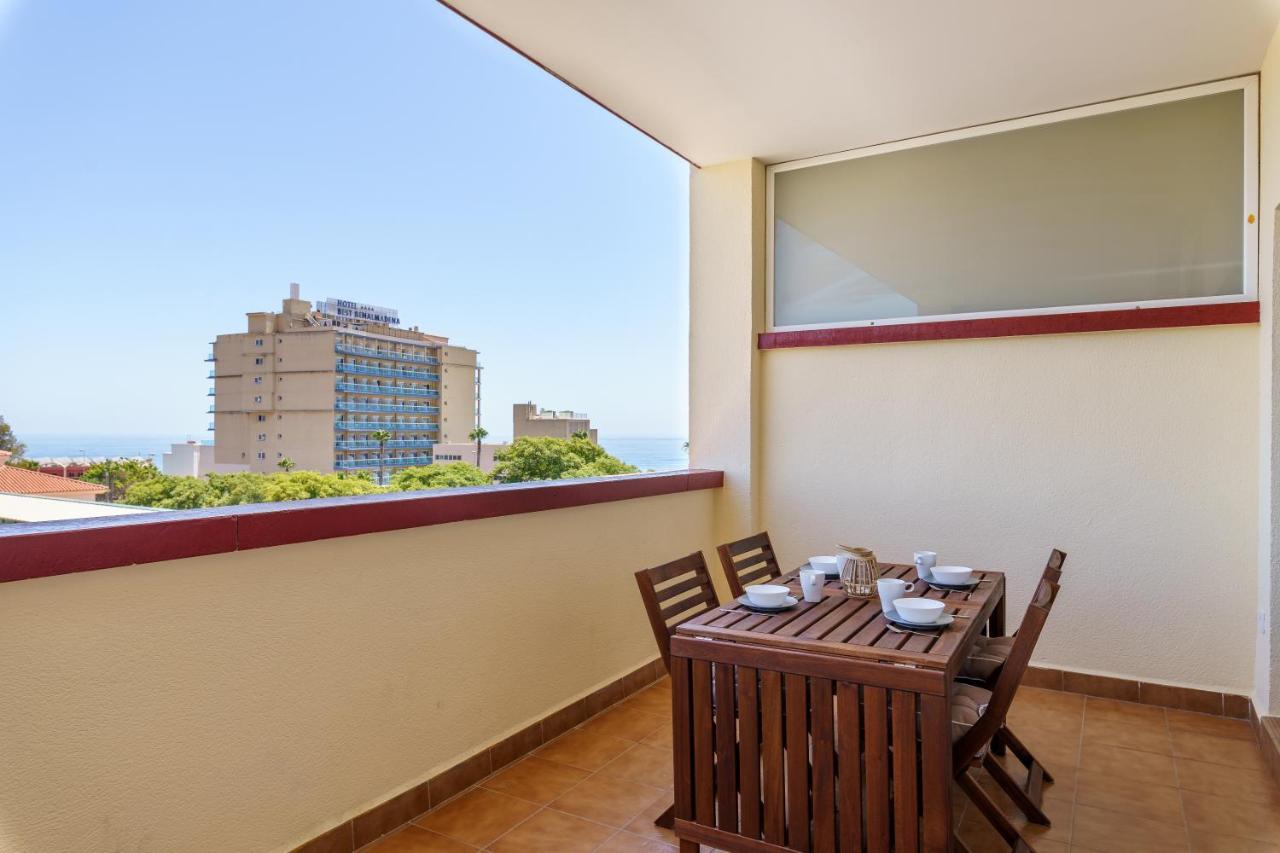 Chic Beachfront Flat With Amazing Sea Views And Private Indoor Parking بينالماذينا المظهر الخارجي الصورة